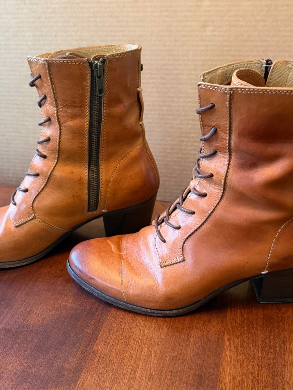 FRYE Courtney Lace Up Ankle Boots 9 - worn twice - Picture 9 of 11